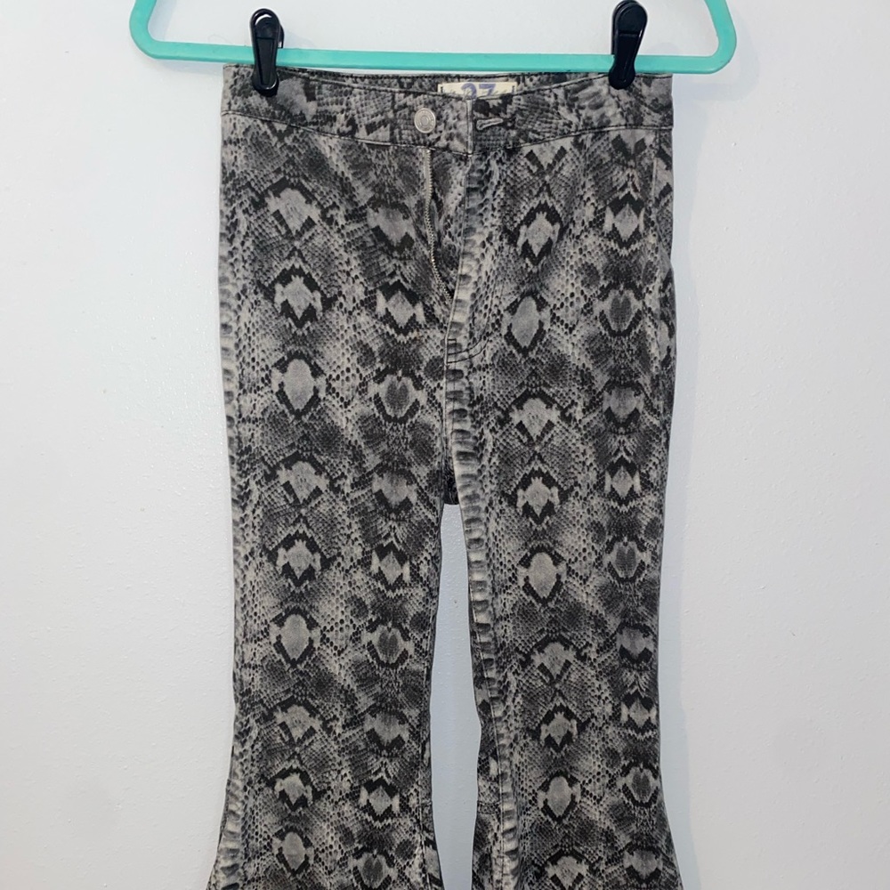FREE PEOPLE SNAKE PRINT FLARE JEANS